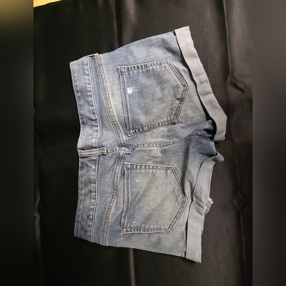 Express Shorts - Picture 2 of 3